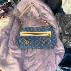 LV Monogramposws