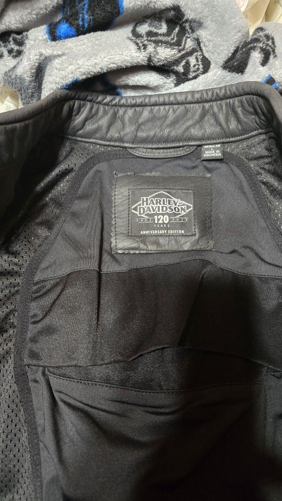 Harley Davidson LG Jacket 120 Anniversary. Black Leather. Never Used.