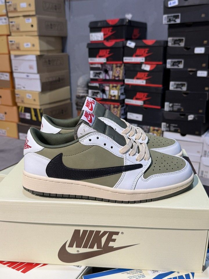 Dark green sports shoes