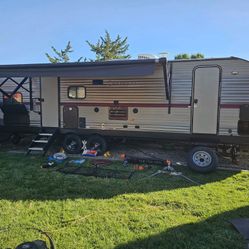 2019 32ft Forest River Cherokee Unlimited travel trailer