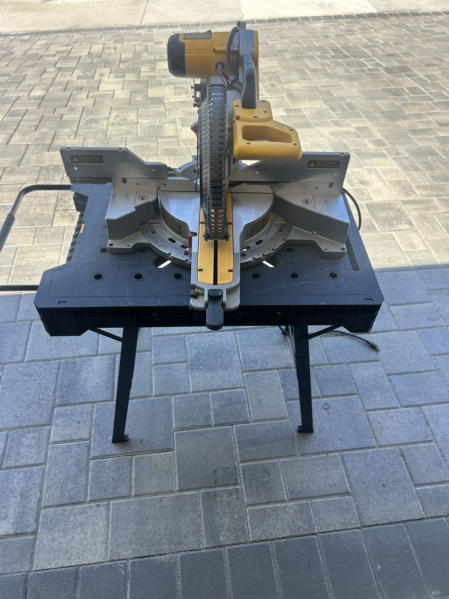 DeWalt DWS782 12-Inch Double Bevel Sliding Compound Miter Saw