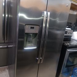 G/E Refrigerator Stainless Steel Everything Works Good 