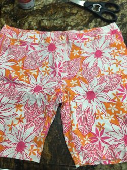 Woman’s Lilly Pulitzer shorts size 6