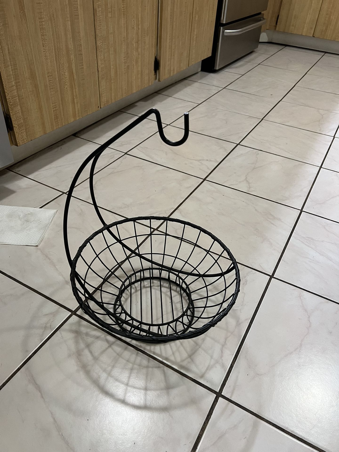 Countertop Fruit Basket with Banana Hanger.