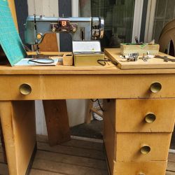 Good Old Sewing Machine 