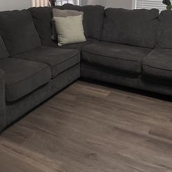 Large Sectional Sofa – Very Comfortable (Purchased 2020)