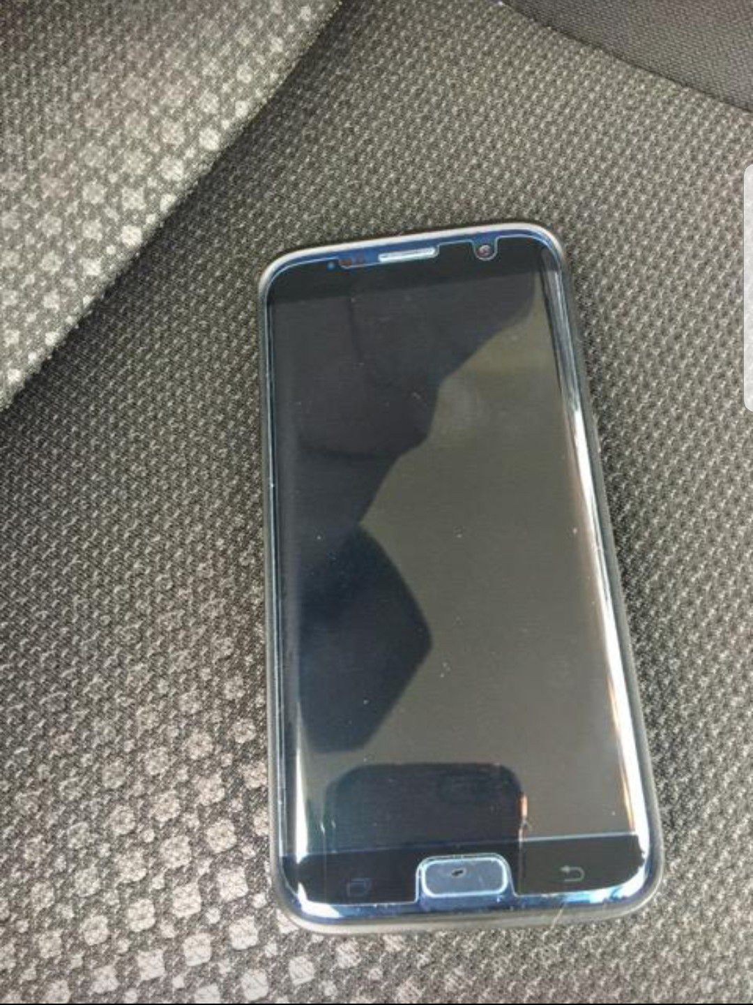 Samsung Galaxy S7 Edge w/ case & brand new screen protector