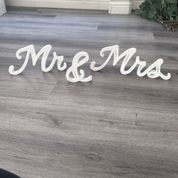 Mr & Mrs Sign