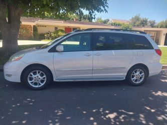 2006 toyota , sienna. https://offerup.com/redirect/?o=WExFLnRvcA== of the line