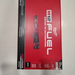 Milwaukee M12 3/8 Ratchet Kit