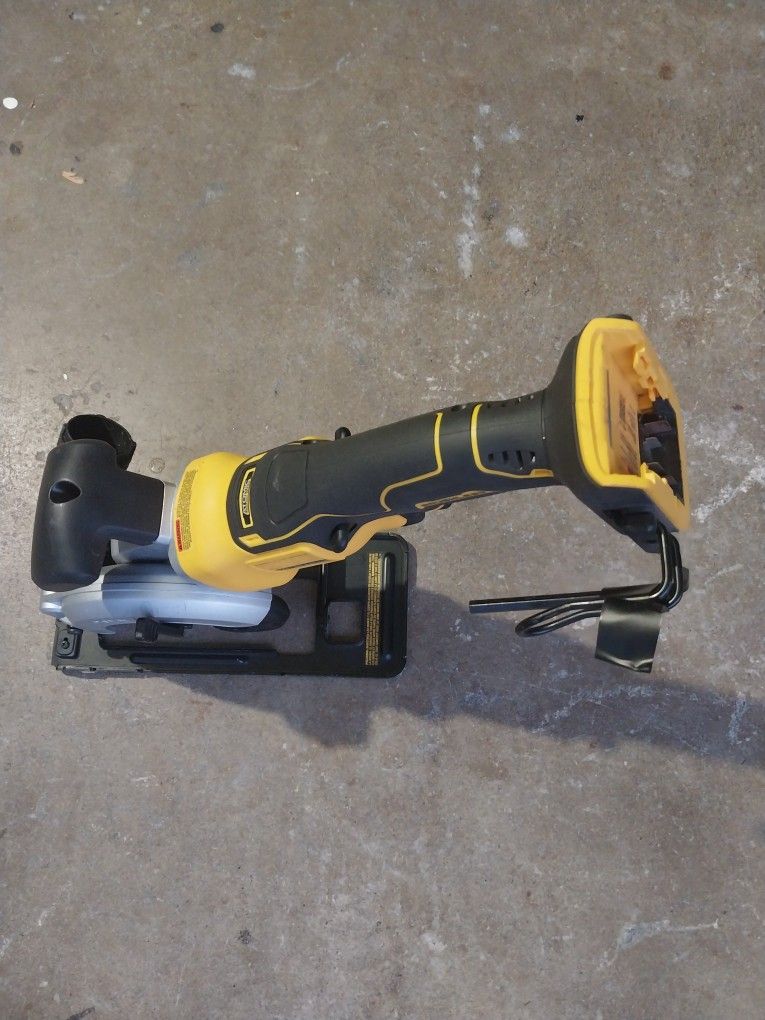 Dewalt Circular Saw 20 V - MAX 4500 / min ( RPM ) ( Tool Only ) ( Brand New )