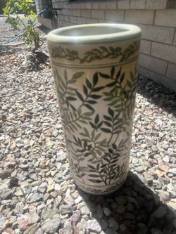 Vase oriental looking