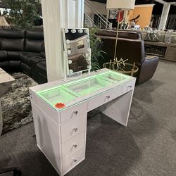 VANITY WITH LED LIGHTS