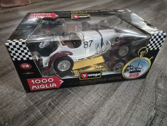 Toy 1:18 Scale Die-Cast Car