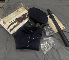 Woman’s cop costume