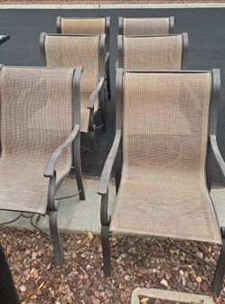 $400 PATIO FURNITURE 6 CHAIRS AND TABLE
