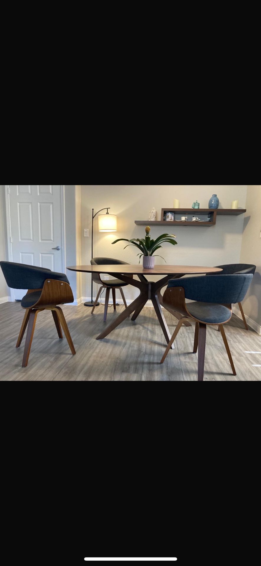 Beautiful Table Set With 4 Chairs