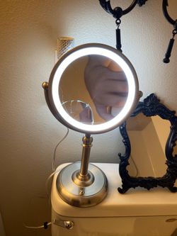 Vanity mirror
