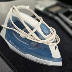 BLACK+DECKER Light 'N Easy Compact Steam Iron