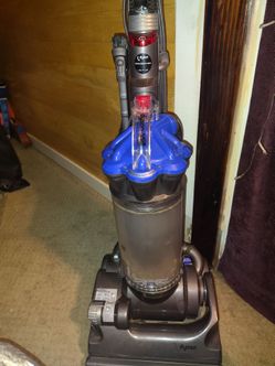 Dyson DC33 Upright Vacuum Cleaner