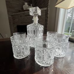 Glass decanter set with 5 glasses