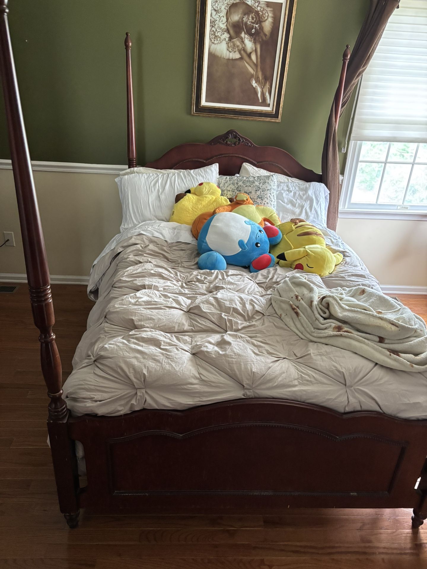 Bedroom Set Four Piece Set