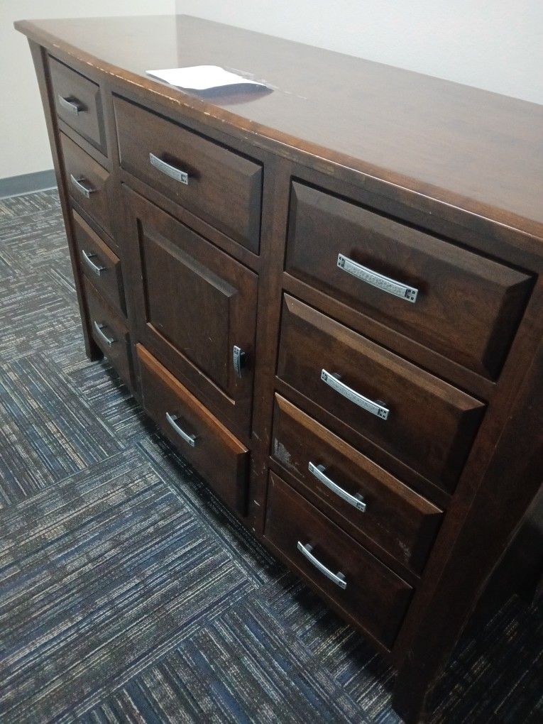 Dresser
