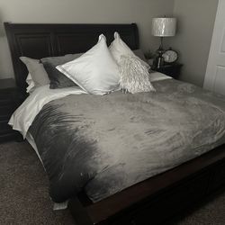 Cal-King Bedroom Set 