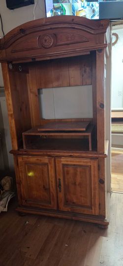 Entertainment center