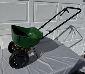 Scotts Turf Builder EdgeGuard Mini Broadcast Spreader — Model 76121