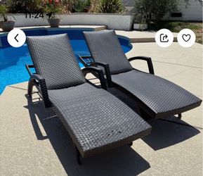 Pool Luxury Lounge Chairs