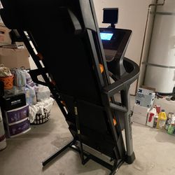 Treadmill NordicTrack Almost New 