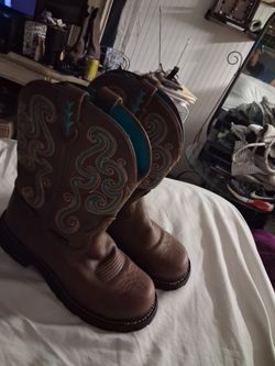 8 1/2 justin boots worn once