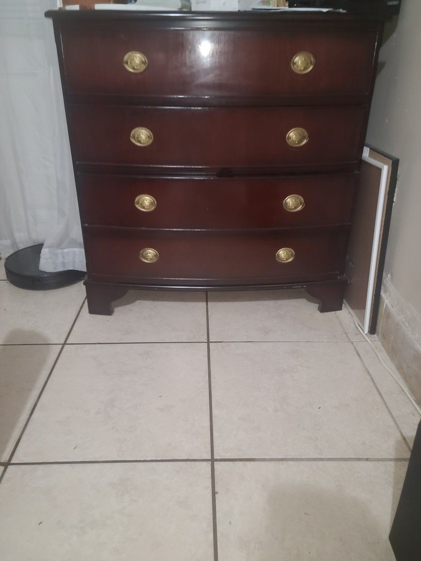 Dresser