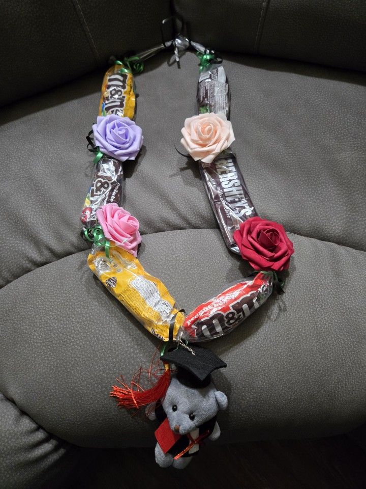 GRADUATION GIFTS, LEIS AND BAGGIES!