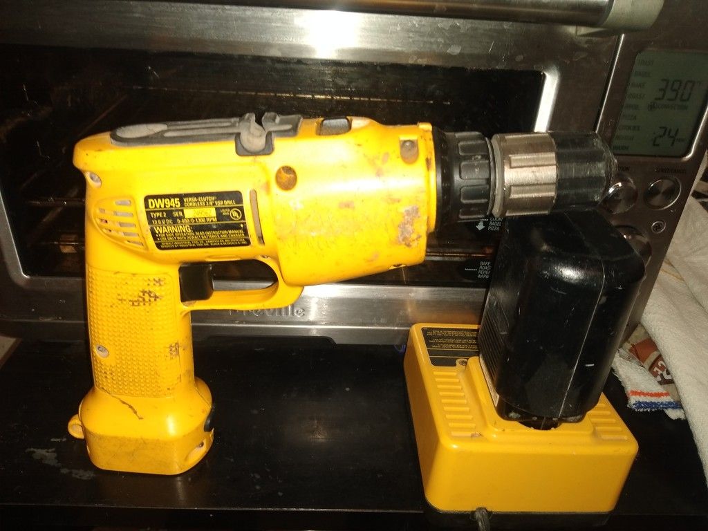 DeWalt 12v Drill Cordless Driver DW945 With Charger DW9104