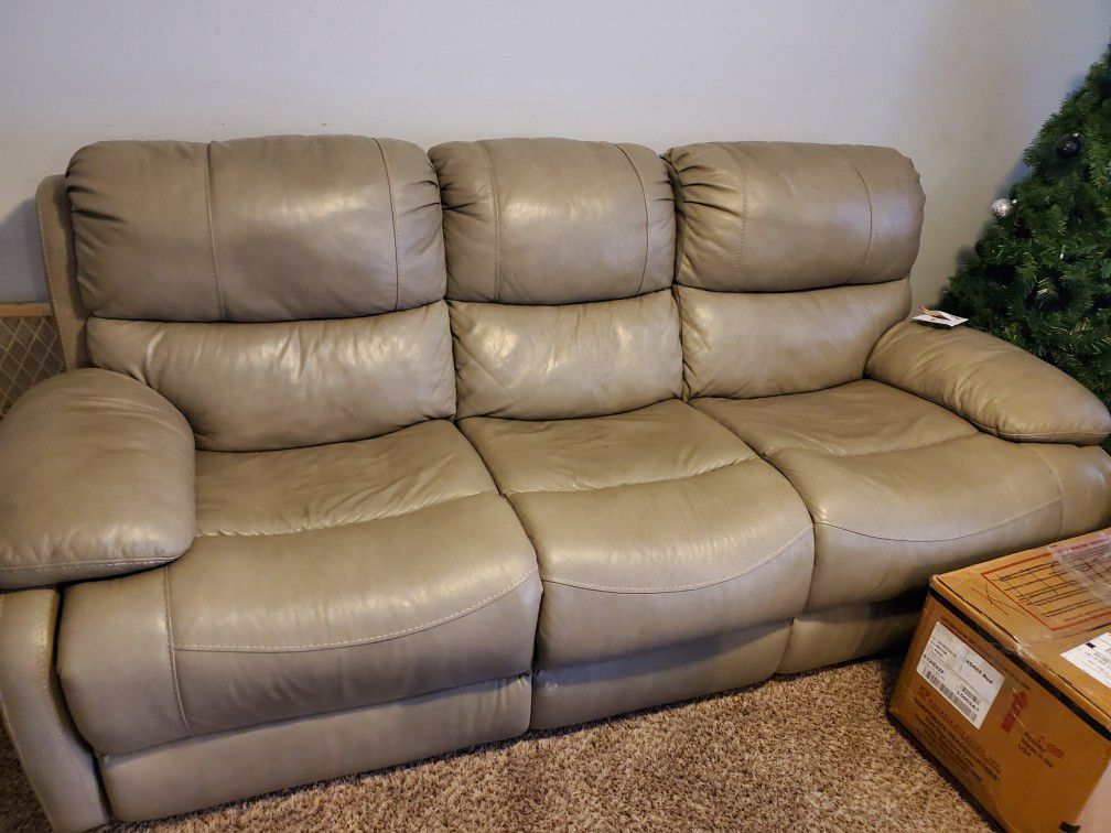 Leather recliner couches