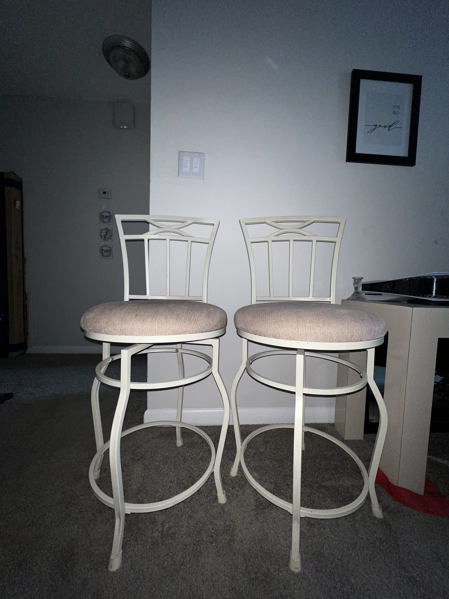 Set of 2 Barstool/non-adjustable chair