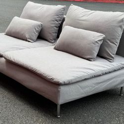 Beautiful IKEA SÖDERHAMN sectional sofa in light -gray. Delivery Available 🚚