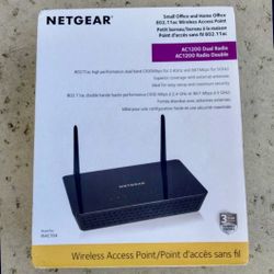 NETGEAR AC1200 Dual NETGEAR AC1200 Dual Band Wireless Access Point router WAC104--100NAS