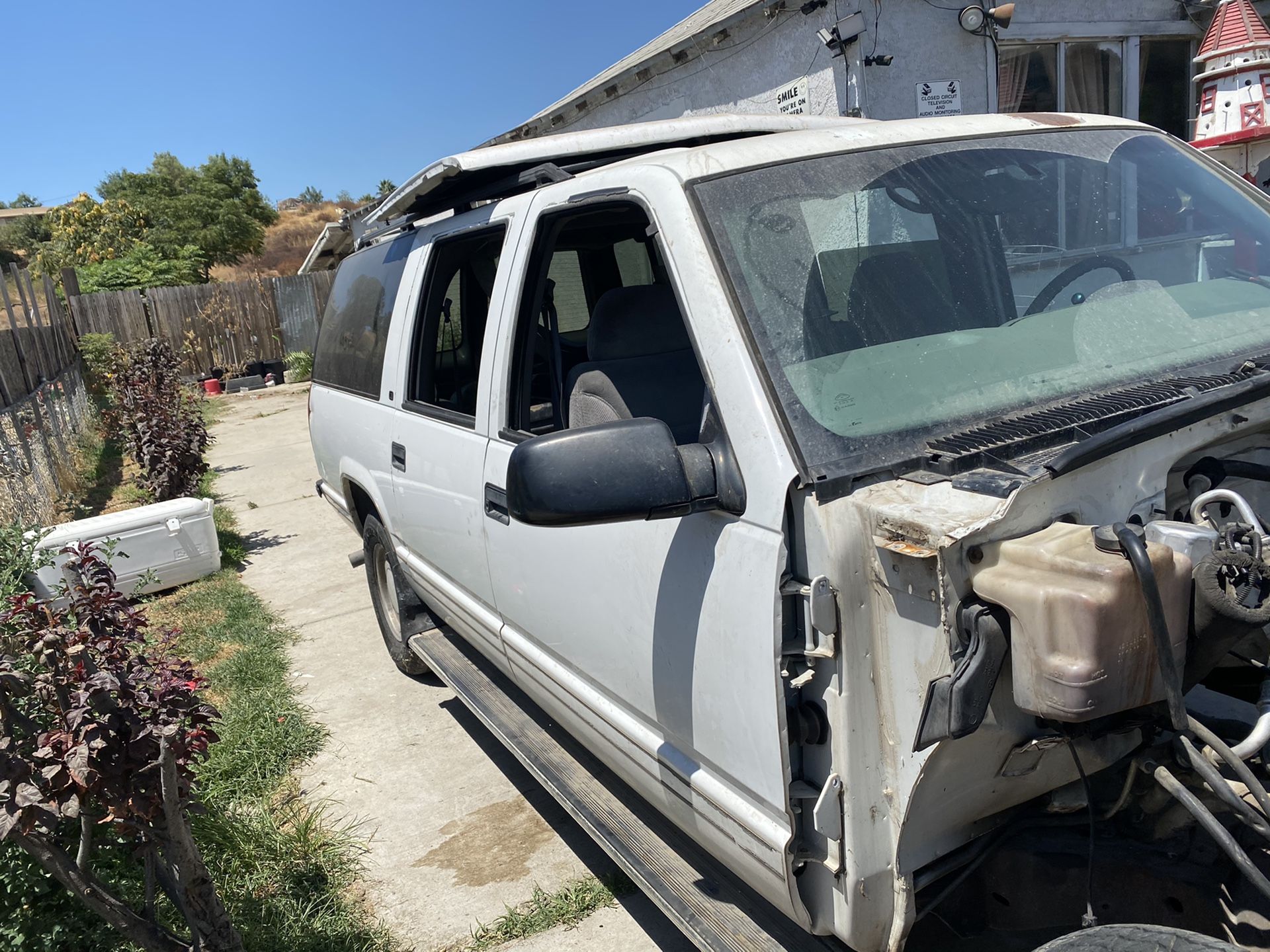 Parting out a 1999 Chevy Suburban 1500 buy or parts