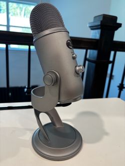 Blue Yeti USB Microphone (Silver/Platinum) + Carrying Case