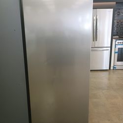 FRIGIDAIRE 16 CU.FT UPRIGHT FREEZER 