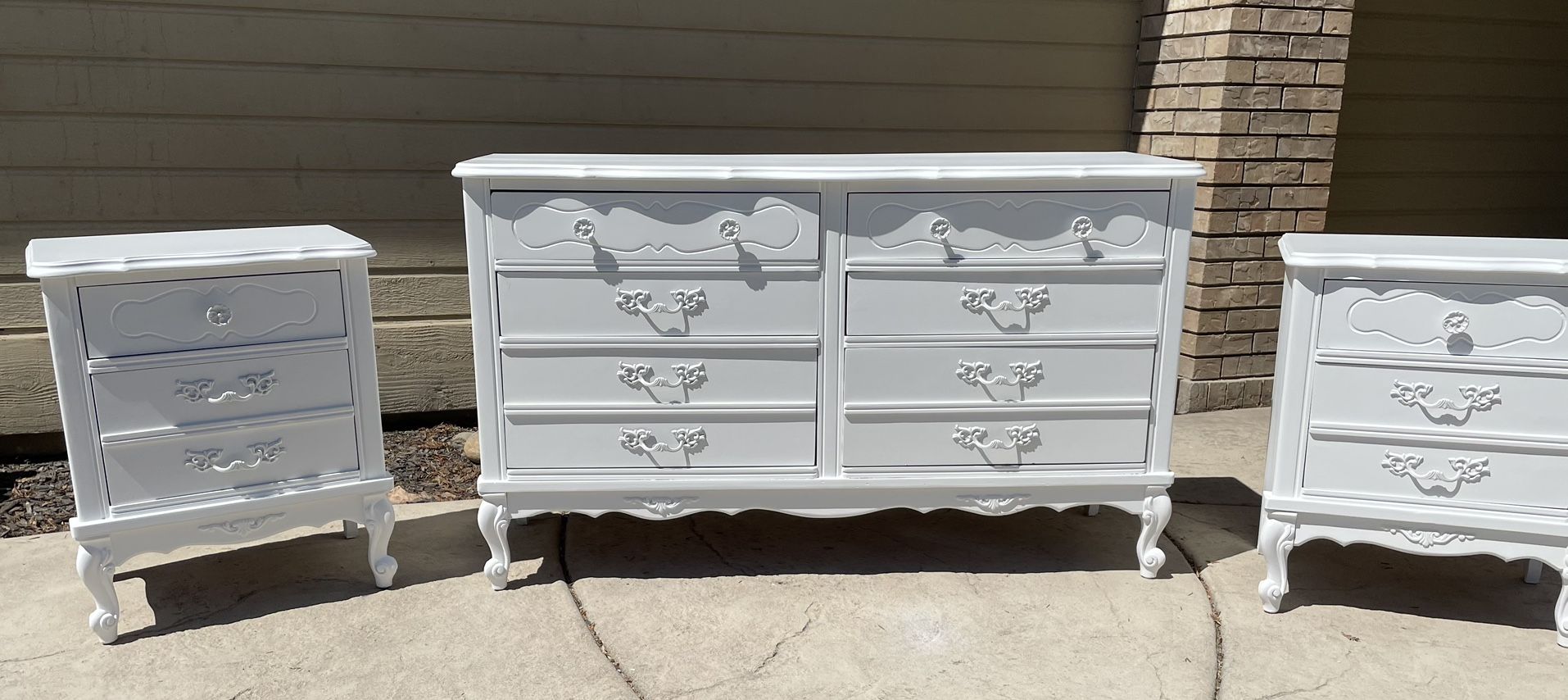 6 Drawer Dresser With 2 Matching Nightstands