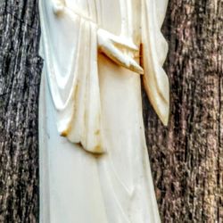 VINTAGE IVORY HAND CARVED GEISHA with FLOWER