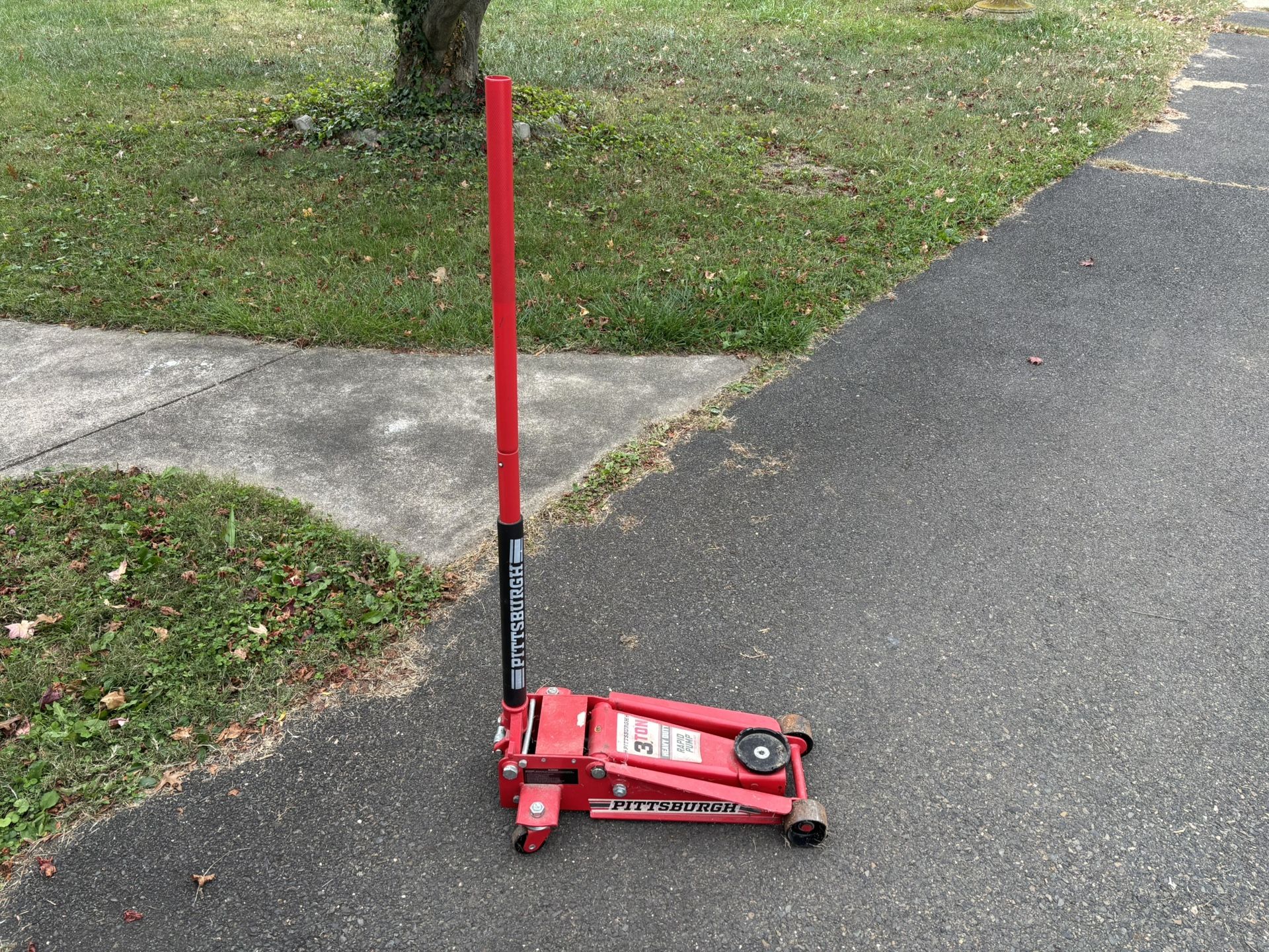 Pittsburgh 3 Ton Floor jack