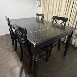 Dining room table w/ 4 chairs