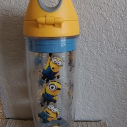 DISPUCABLE 3 MINION TERVIS 24 OZ WATER BOTTLE NEW