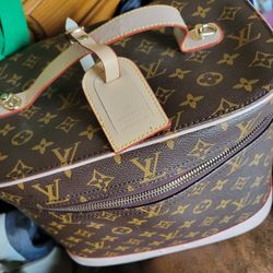  LUXURY Monogram Make Up Case