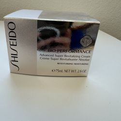Shiseido Bio Performance Retexturing Moisturing 2.6 Oz Brand New 